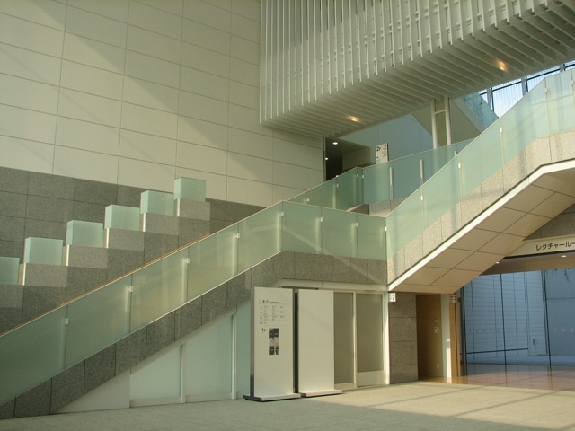 アートフォーラムあざみ野の中の写真